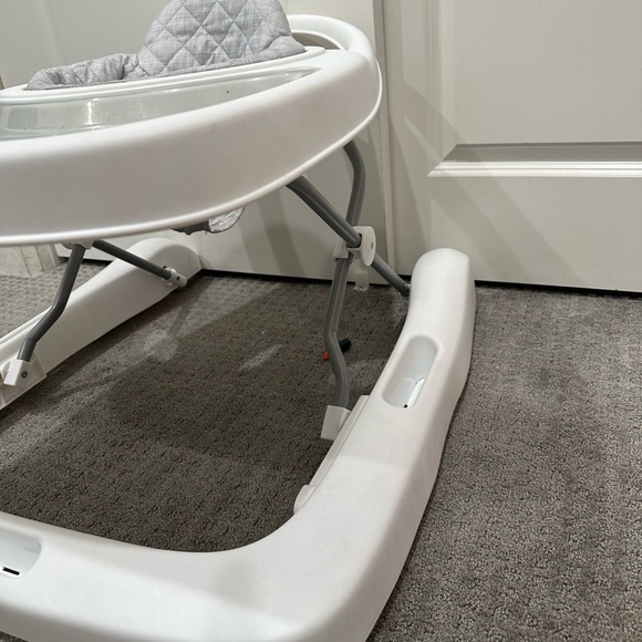 Ingenuity Foldable Baby Walker In Great Shape!! - Picture 4 of 6